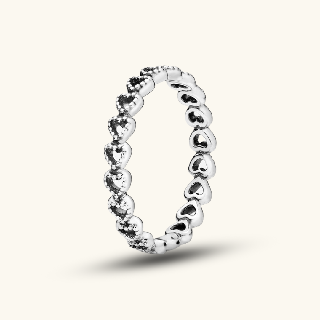 Gereihter Herzen Ring