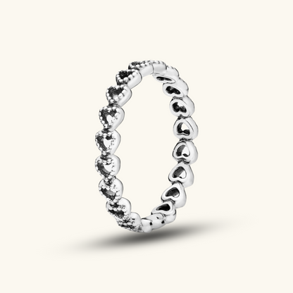 Gereihter Herzen Ring