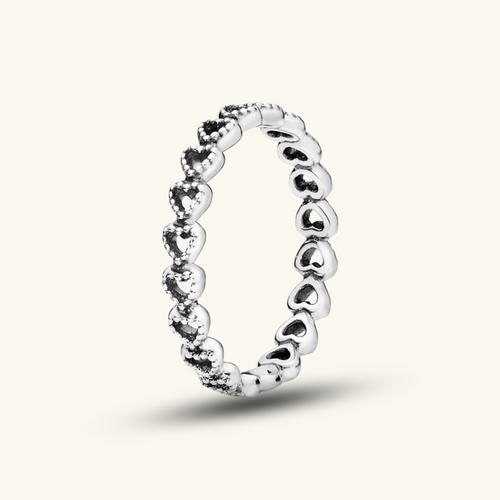Gereihter Herzen Ring