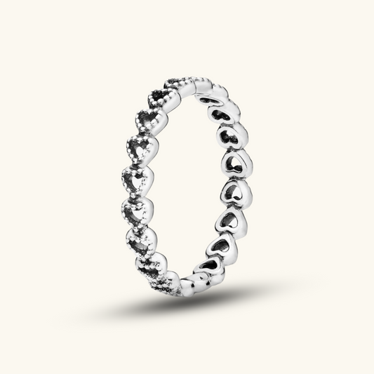 Gereihter Herzen Ring