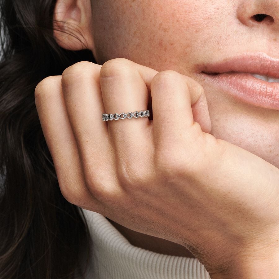 Gereihter Herzen Ring