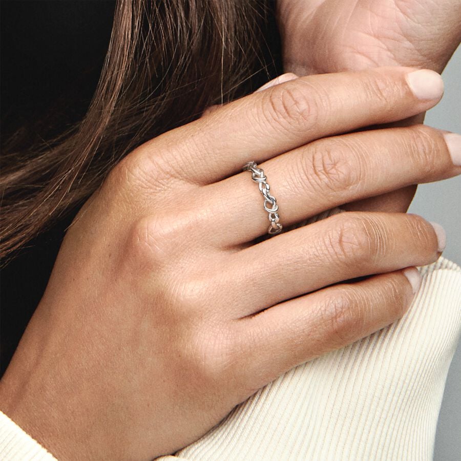 Verknotete Herzen Ring