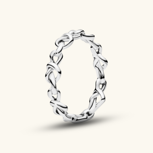 Verknotete Herzen Ring